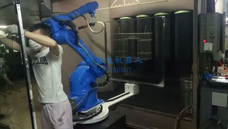 鳥籠噴粉機器人（雙工位轉(zhuǎn)臺噴涂機器人）(圖2)